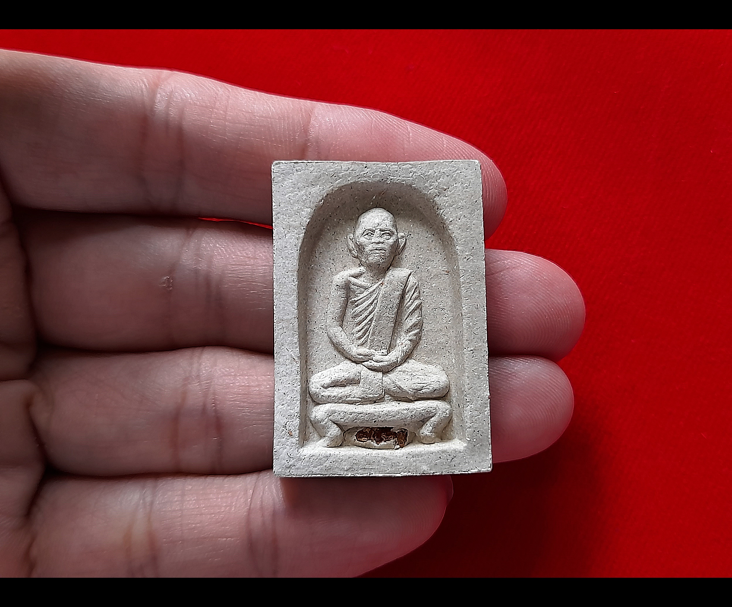 หลวงพ่อยี วัดดงตาก้อนทอง พิมพ์นั่งตั่ง เนื้อผงมวลสารวิเศษ ฝังข้าวทิพย์ ปี2558 #รับประกันแท้ - หลวงพ่อถาวร วัดปทุมวนาราม