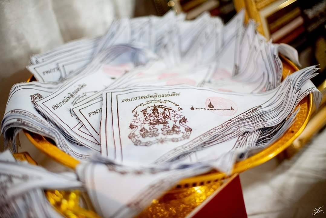 น้ำมันโสฬส (ในขวดแช่บรรจุ ลูกอมเทียนชัย) #รับประกันแท้ - หลวงพ่อเล็ก วัดท่าขนุน (ปลุกเสก ปี2563 ณ วัดห้วยน้ำขาว)