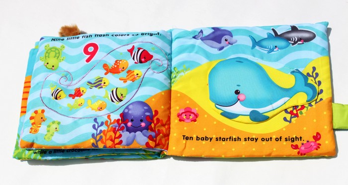 หนังสือผ้าเสริมพัฒนาการจาก Fisher-Price รุ่น Precious Planet Baby Animals Counting Book