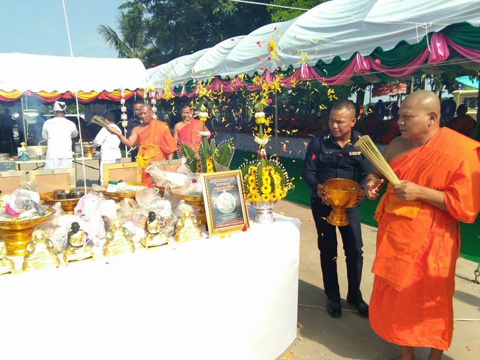 รูปหล่อ หลวงพ่อกวย วัดโฆษิตาราม(วัดบ้านแค) รุ่นแรงครู ปี2560 (จัดสร้าง112องค์) เนื้อนิลผสมเหล็กไหล ปิดทองคำแท้ #รับประกันแท้