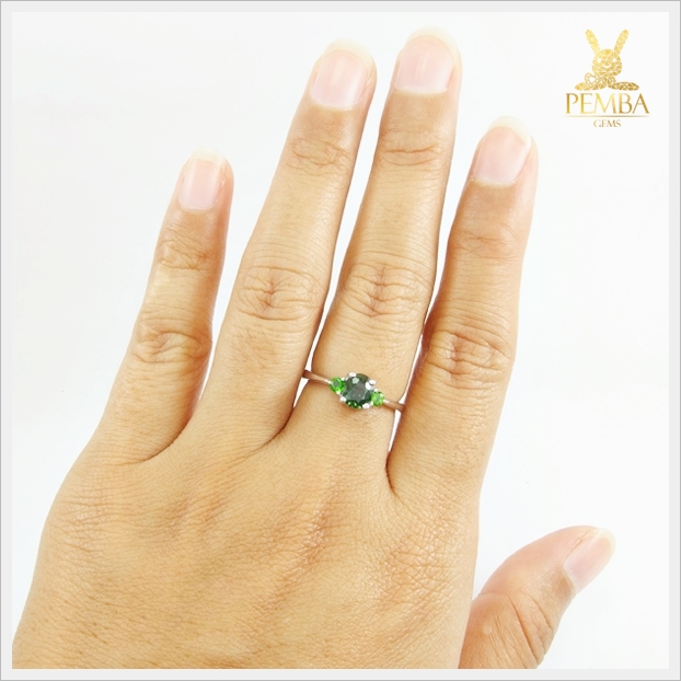 แหวนเขียวส่องแท้ เงินแท้925 ชุบทองคำขาว แหวนพลอยแท้