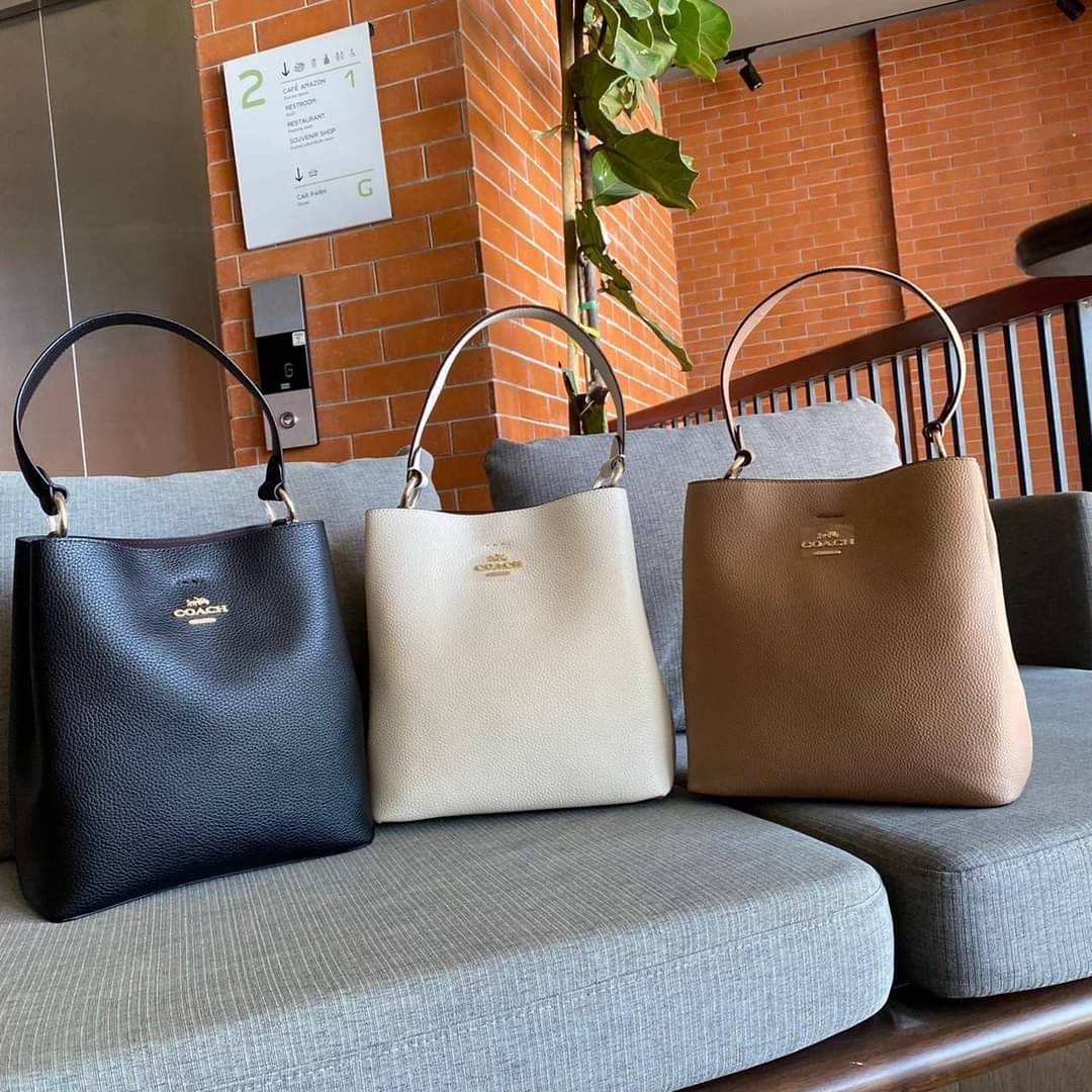 COACH 91122 TOWN BUCKET BAG (แอดไลน์ก่อนสั่งซิ้อ)