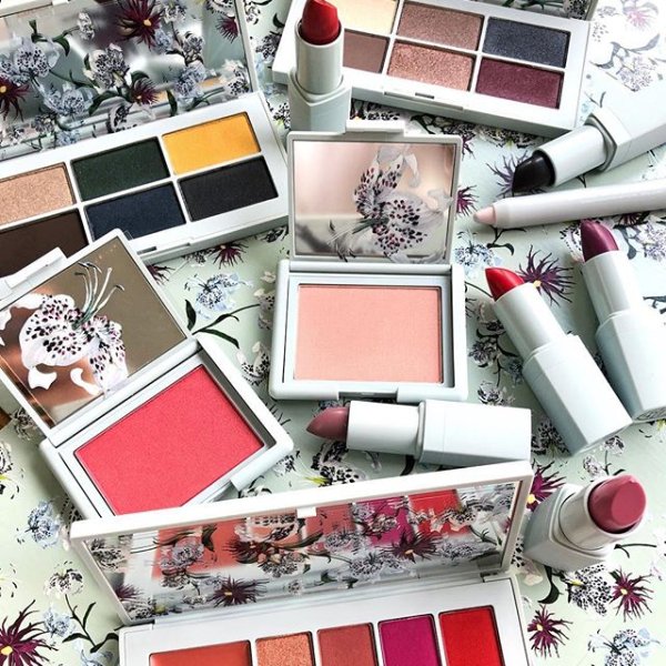 ขายส่ง 725.- (Limited Erdem Collection) Nars Blush #Loves Me บรัชออนสีลมิเตด พีชที่ชัดขึ้นมาอีกนิดจาก Orgasm แต่คงความวิ้งระยับดูแพงไว้ในตัว