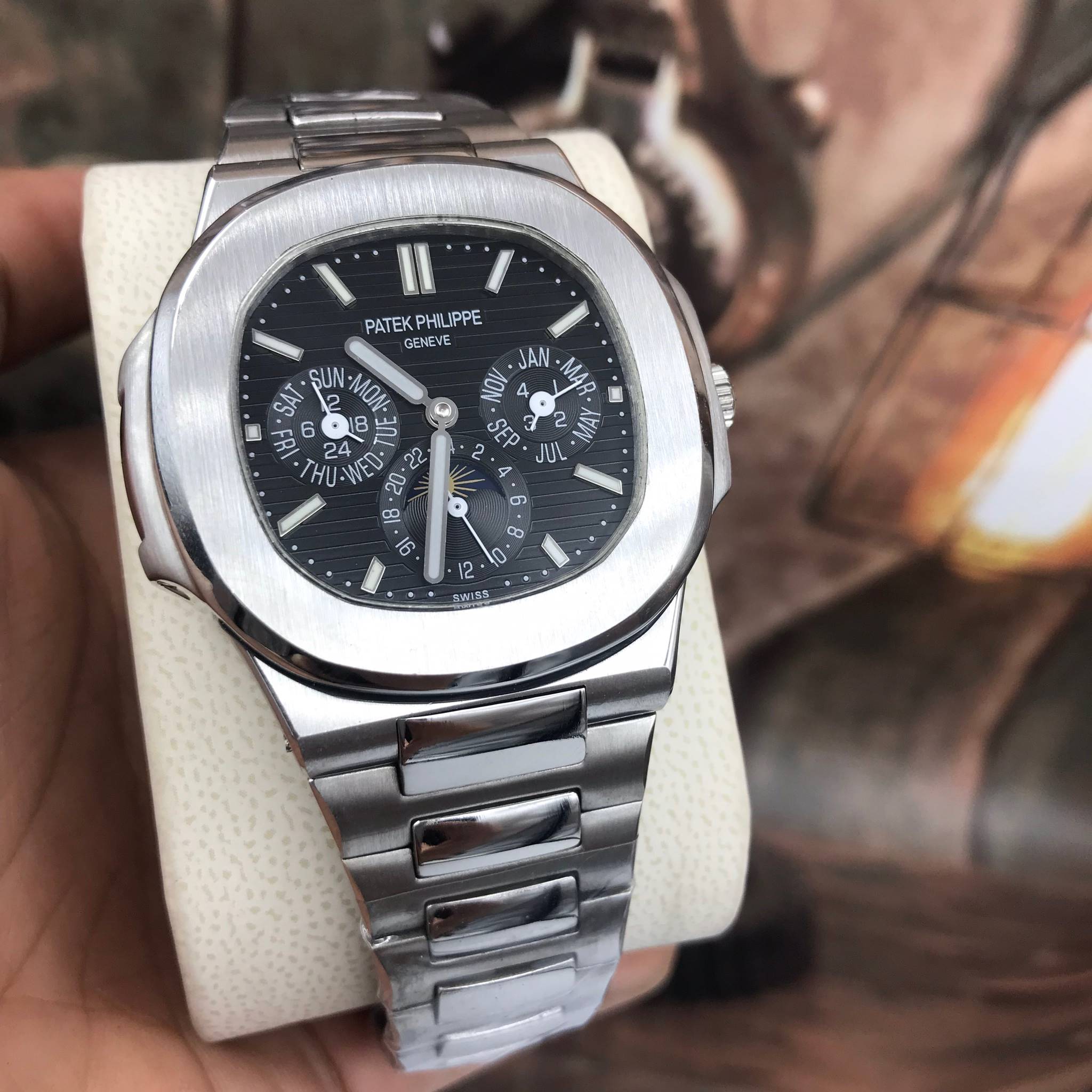 นาฬิกา Patek Philippe รุ่น Men's Nautilus Chronograph สีเงิน สายเลสสีเงิน หน้าปัดสีดำ