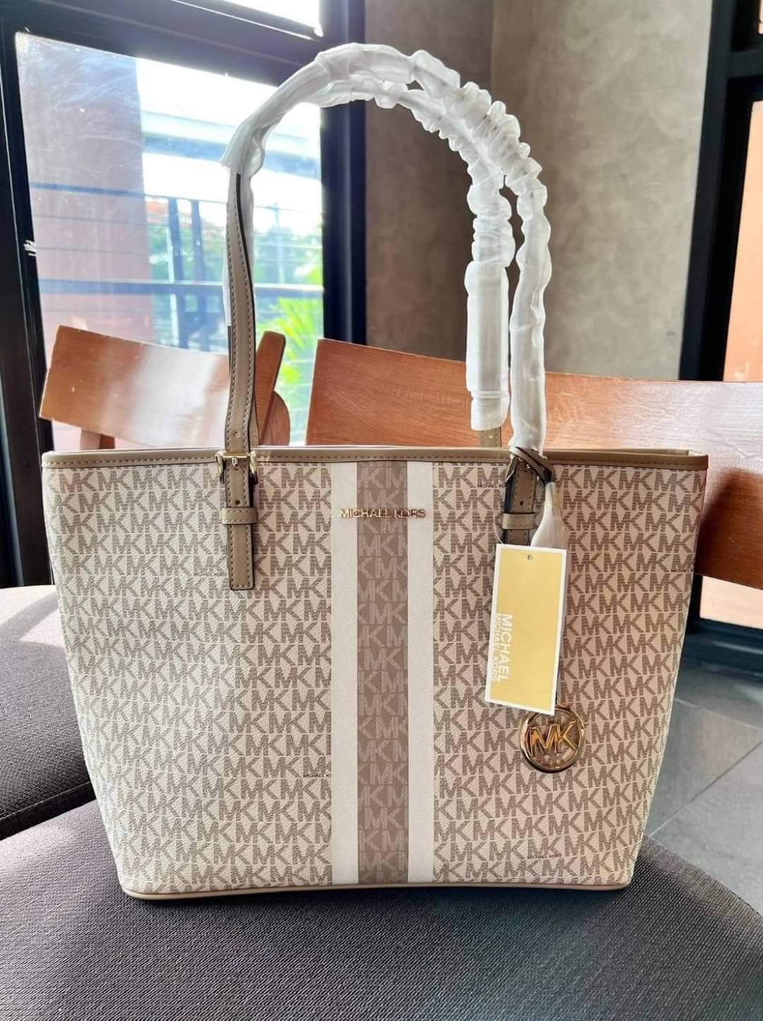 Michael Kors Women's Jet Set Travel Md Carryall Tote (แอดไลน์ก่อนสั่งซื้อ)