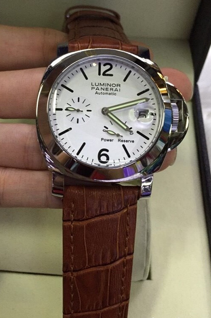 นาฬิกา Panerai Luminor รุ่น Power Reserve สีเงิน สายหนังสีนํ้าตาล หน้าปัดขาว (Pam 090)