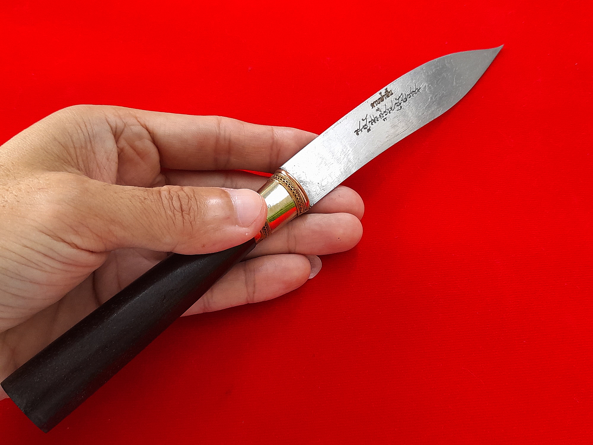 มีดหมอ ดาบฟ้าฝื้น ด้ามฝักเนื้อไม้มะค่า (บรรจุมวลสาร ตะกรุดเงิน ชนวน มหาสะท้อน มหาระงับ มหาจักรพรรดิ) (เล่มใหญ่ ยาว9นิ้วครึ่ง จัดสร้าง29เล่ม) ปี2564 #รับประกันแท้ - (รุ่นนี้ท่านทำให้พิเศษ)