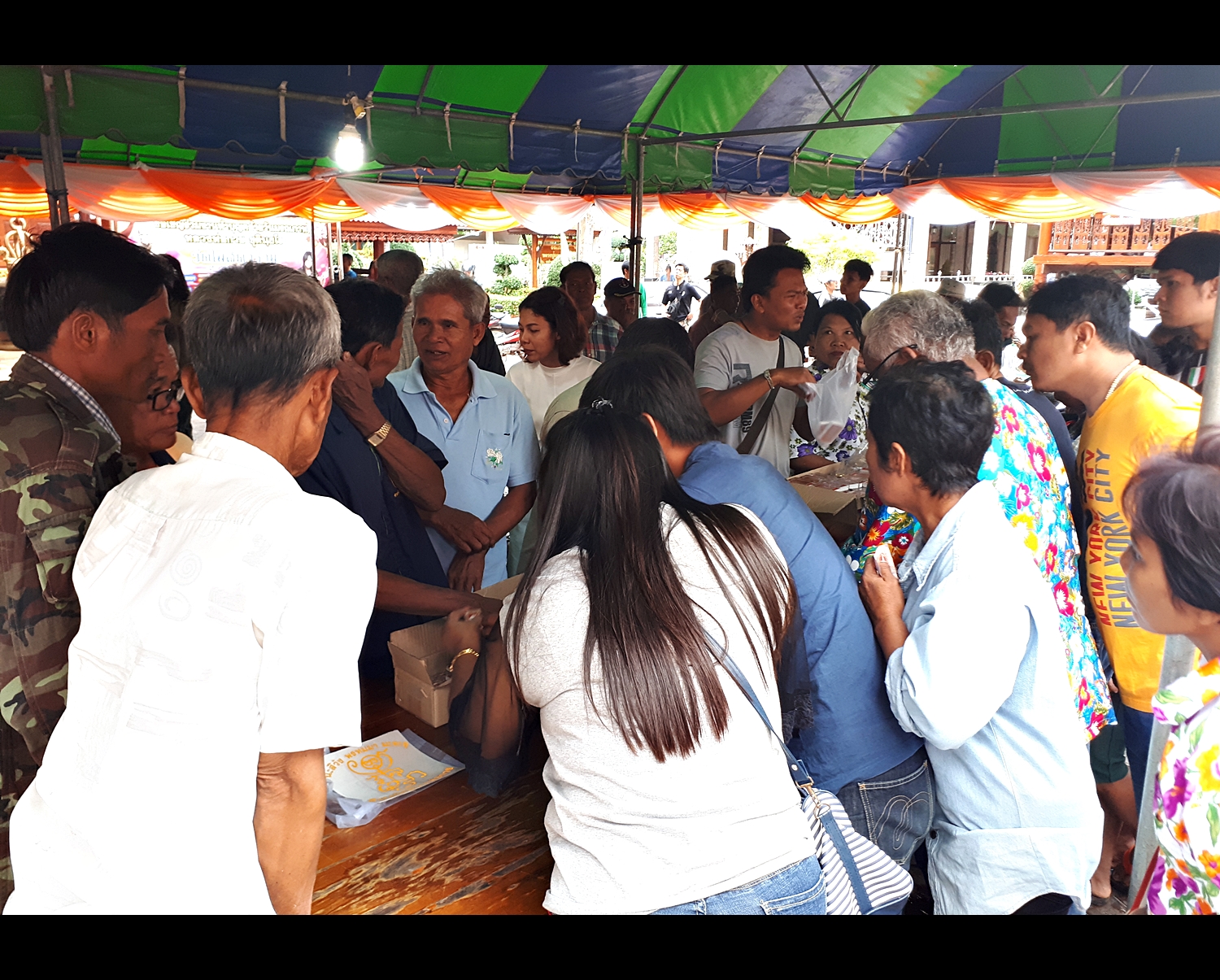 สติ๊กเกอร์ ยันต์ครู (สะท้อนเรืองแสงในที่มืด) (ติดรถยนต์ ติดกระจก) หลวงพ่อกวย วัดโฆสิตาราม (ยันต์ประจำองค์) ( ปลุกเสกแล้ว ขนาด 7.5 x 8 นิ้ว ) #รับประกันแท้
