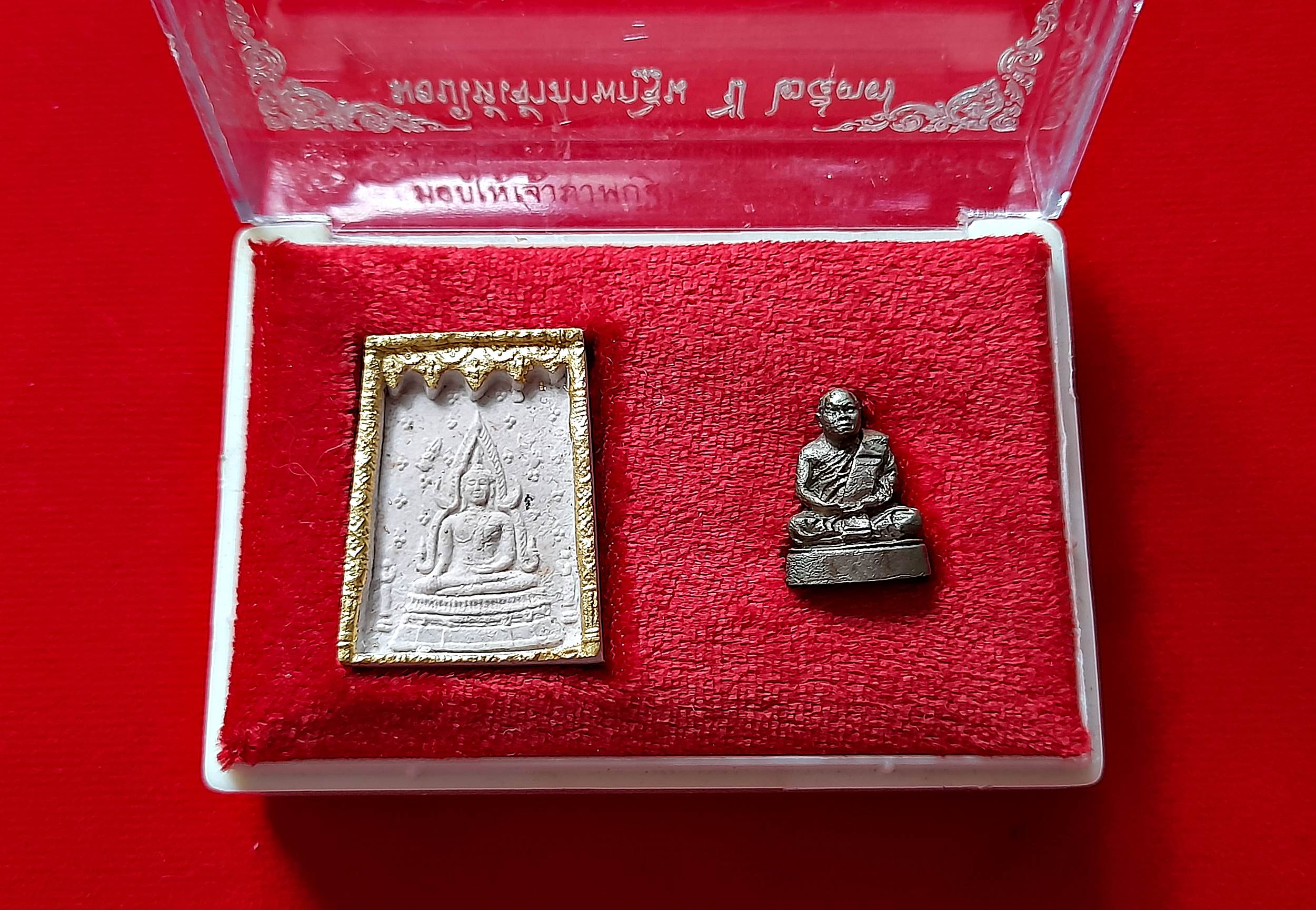 พระพุทธชินราช หลัง รูปเหมือน หลวงพ่อยงยุทธ ออกธุดงค์ ปิดทองเดิม เนื้องผง(เส้นผมเกศา พลอยเสก) + รูปหล่อ เต็มองค์ เนื้อโลหะ (ชุดกฐิน) ปี2537 #รับประกันแท้และทัน - หลวงพ่อยงยุทธ วัดเขาไม้แดง จ.ชลบุรี