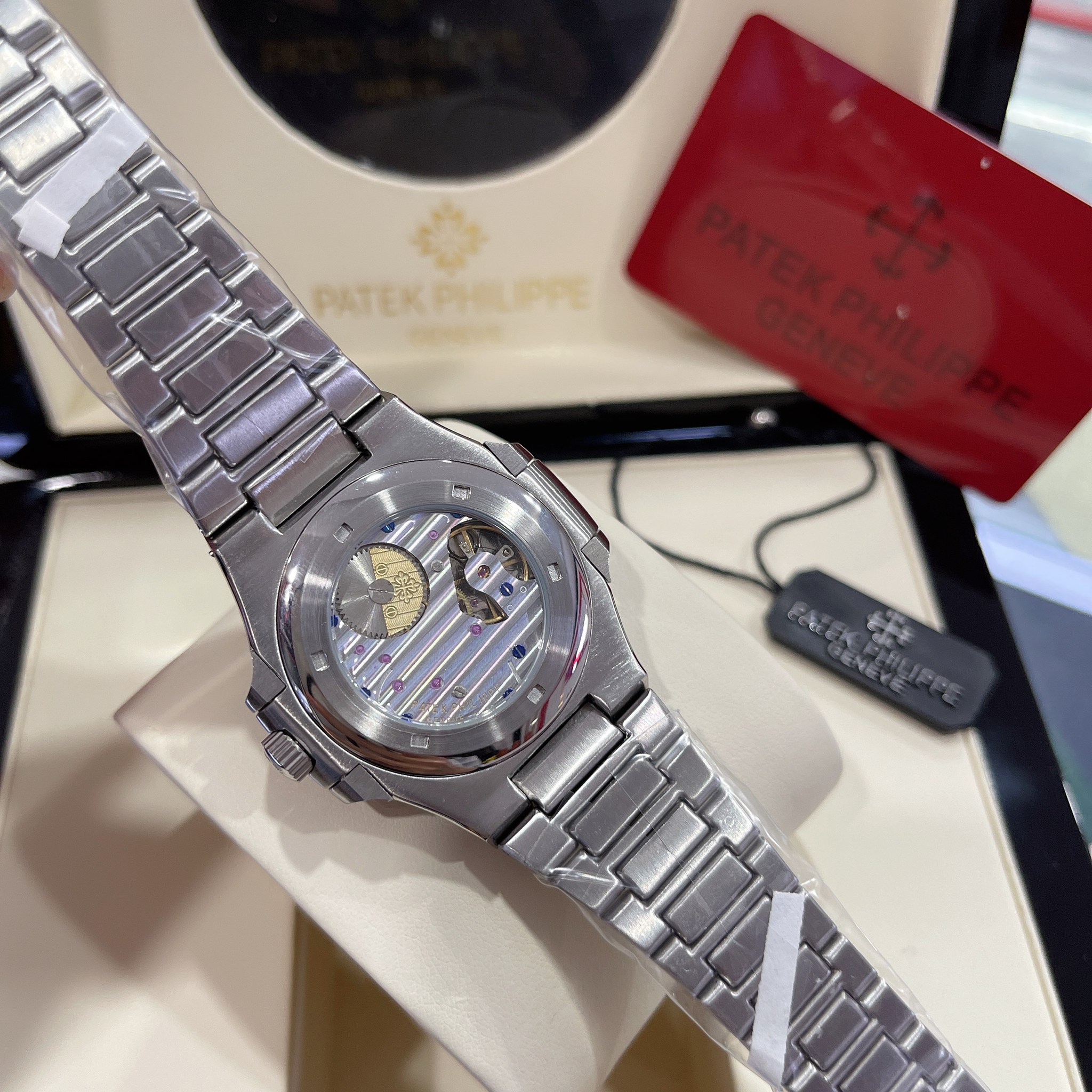 นาฬิกา Patek Philippe Men's Nautilus Ref.5712 Gray สายแสตนเลส