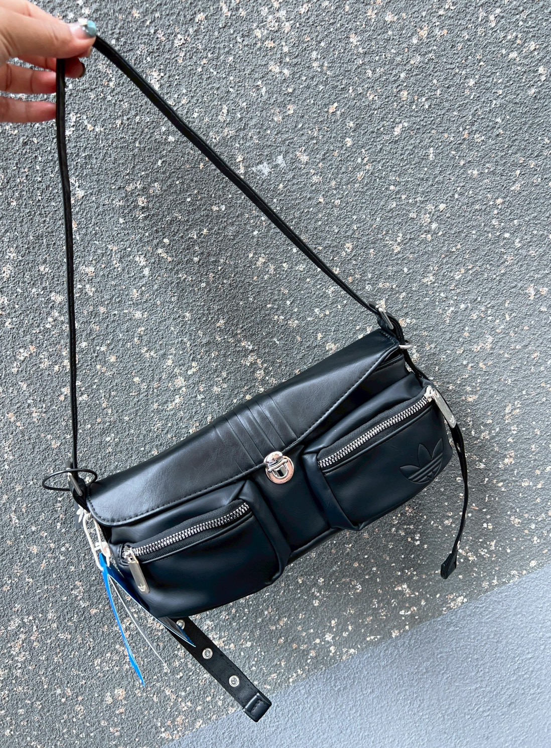 ADIDAS ORIGINALS HOBO LEATHER SHOULDER BAG (แอดไลน์ก่อนสั่งซื้อ)