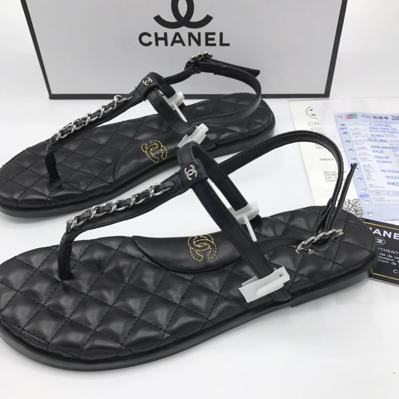 รองเท้าแตะ cn sandal หนังแกะ สีดำ สอบถามไซส์ได้ค่ะสต็อคของเปลี่ยนตลอด