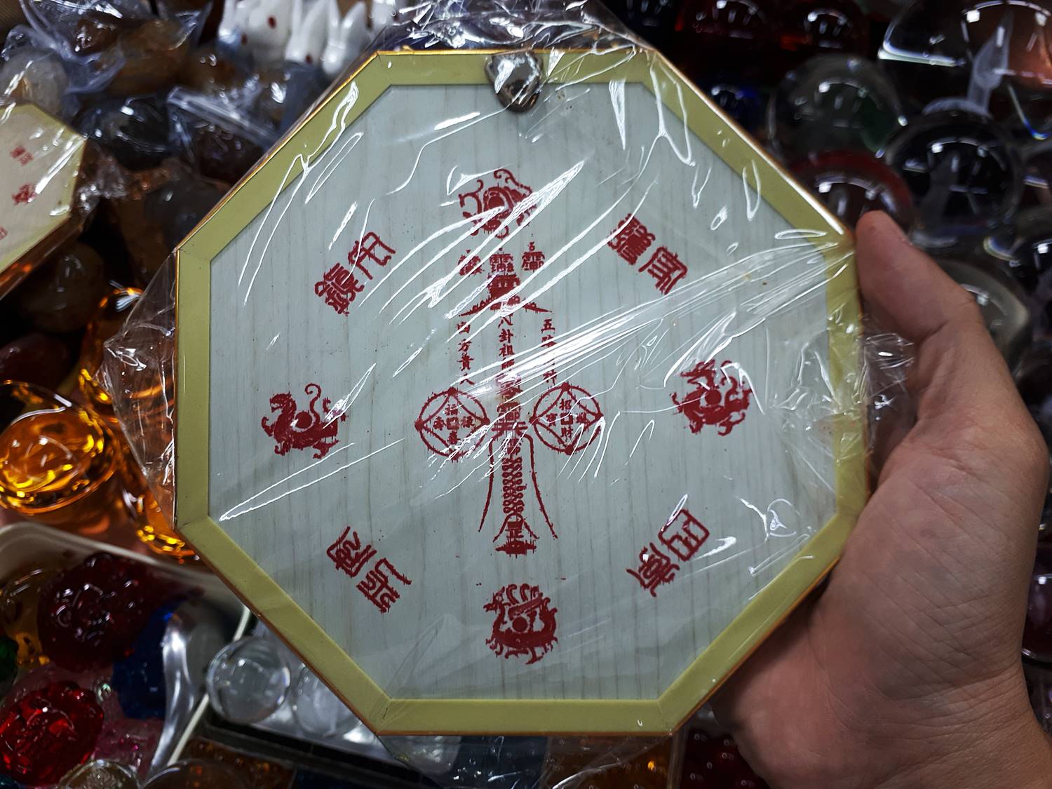 ป้าย หกเหลี่ยม ยันต์จีน