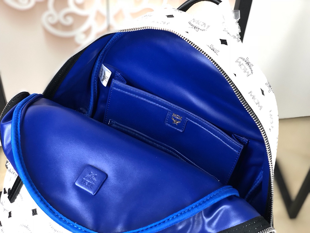 กระเป๋าเป้ mcm medium size 33x41 cm