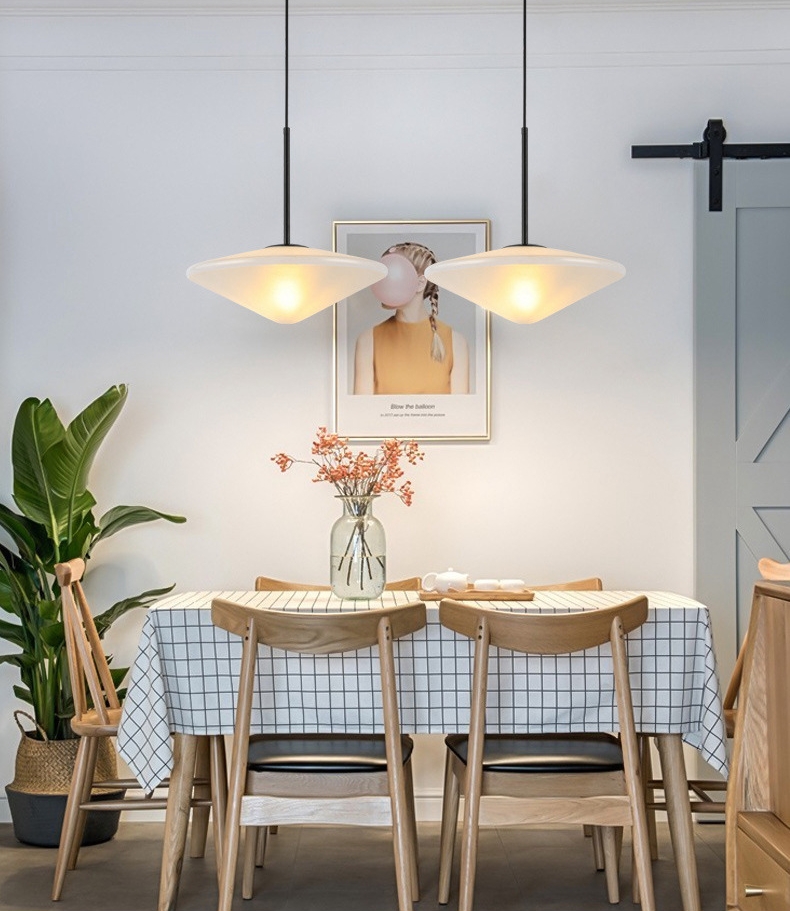 โคมไฟแขวนเพดานสไตล์โมเดิร์นมินิมอล ทรงจานบิน UFO ขนาด 35cm แก้วสีขาว [OVL-735]