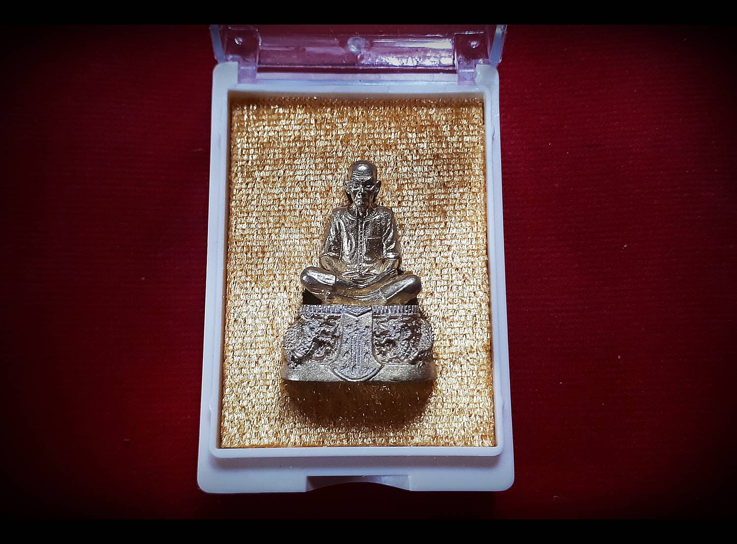 รูปหล่อ เซียนแปะ วัดศาลเจ้า นั่งบัลลังมังกรคู่ (ขี่มังกรคู่ทะลุฟ้า) ใต้ฐานบรรจุมวลสาร เนื้อทองระฆัง (ขนาดห้อยคอ ลอยองค์ สูง3ซม) เศรษฐีสมปราถนา ปี2560 #รับประกันแท้