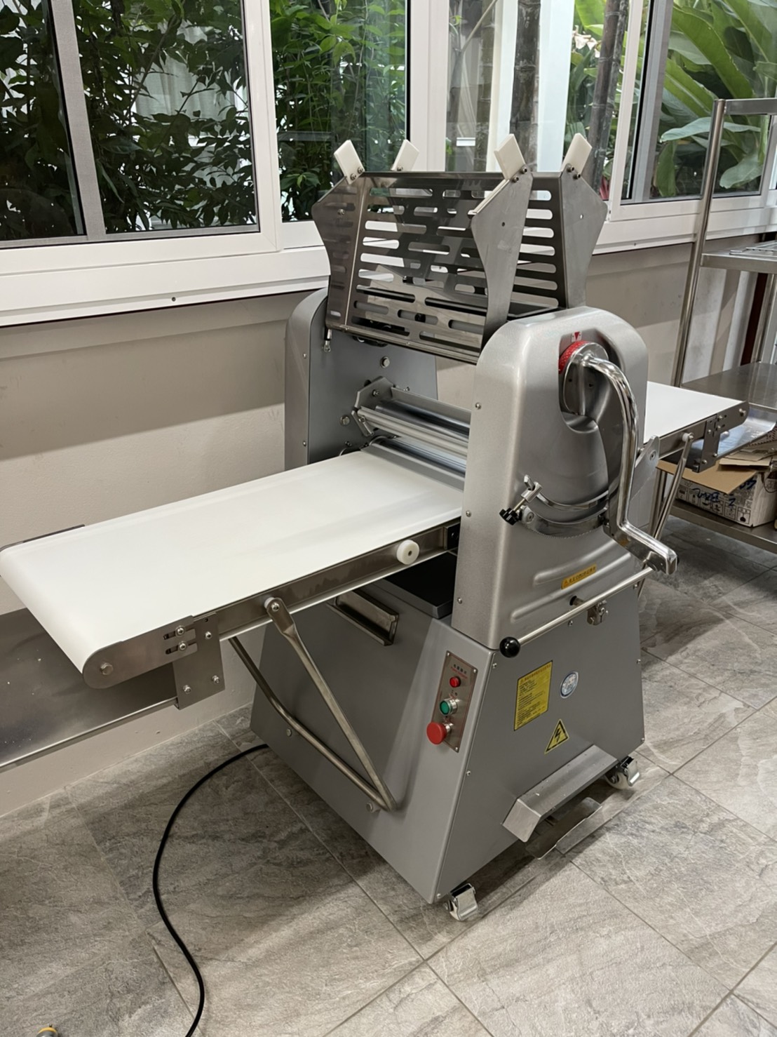 เครื่องรีดแป้ง 220v