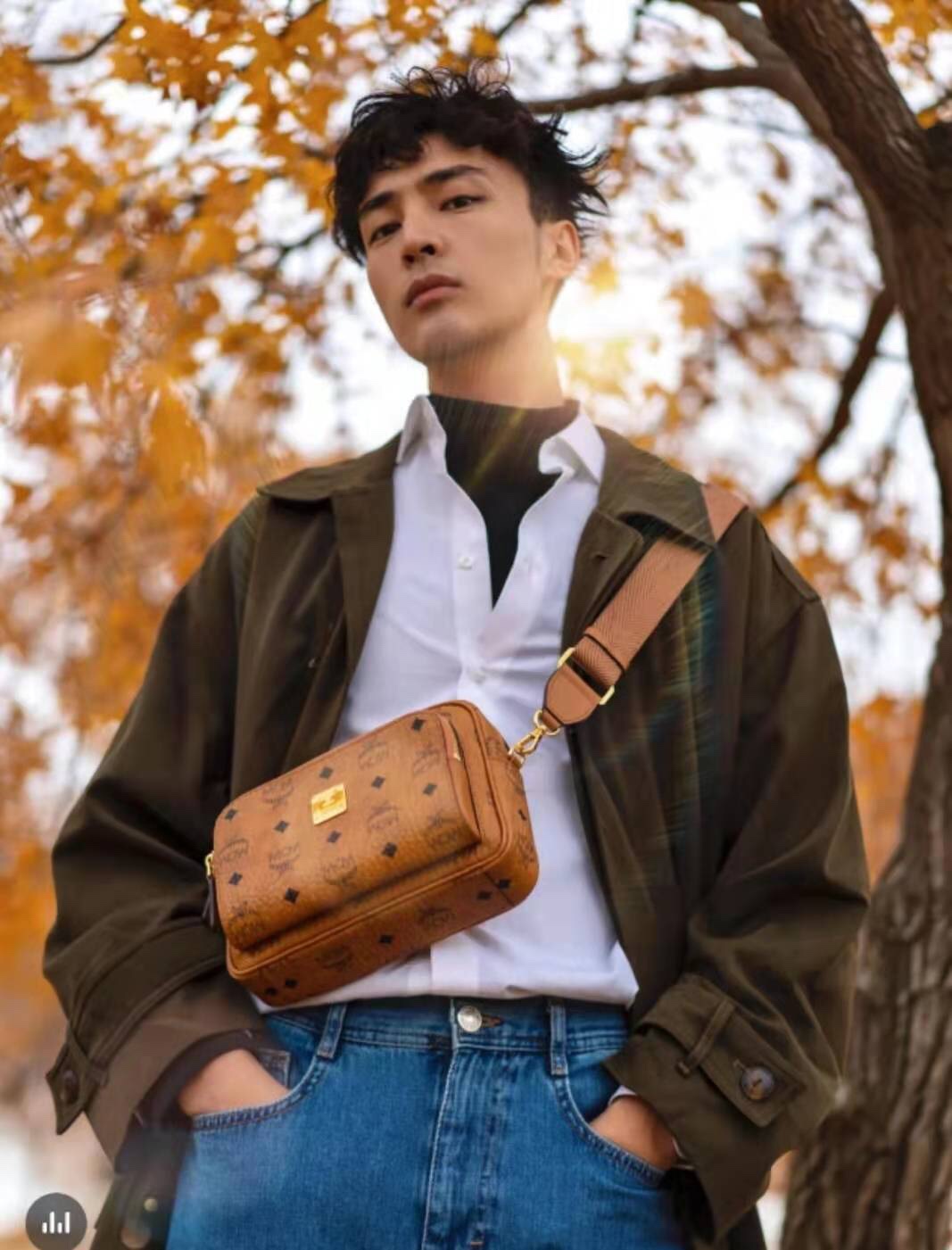 กระเป๋า mcm cross-body bag 8 นิ้วสะพายข้าง