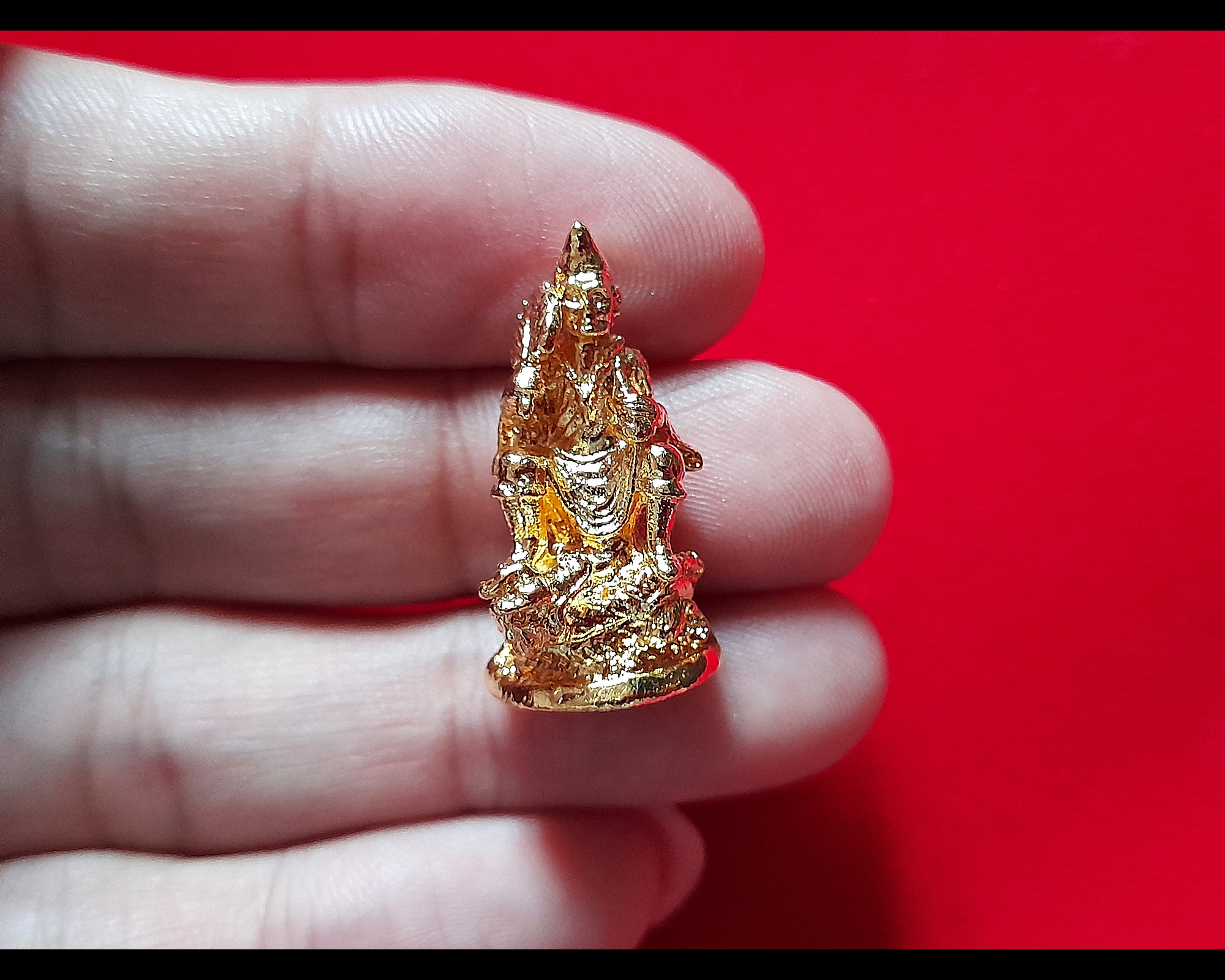 ท่านจี้กง (มีพัด น้ำเต้า ประทับบนมังกร ครบจบที่องค์เดียว) ประทับพญามังกร (ขนาดห้อยคอ ลอยองค์ (ขนาดพกพา)) เนื้อชุบทอง ปี2564 #รับประกันแท้