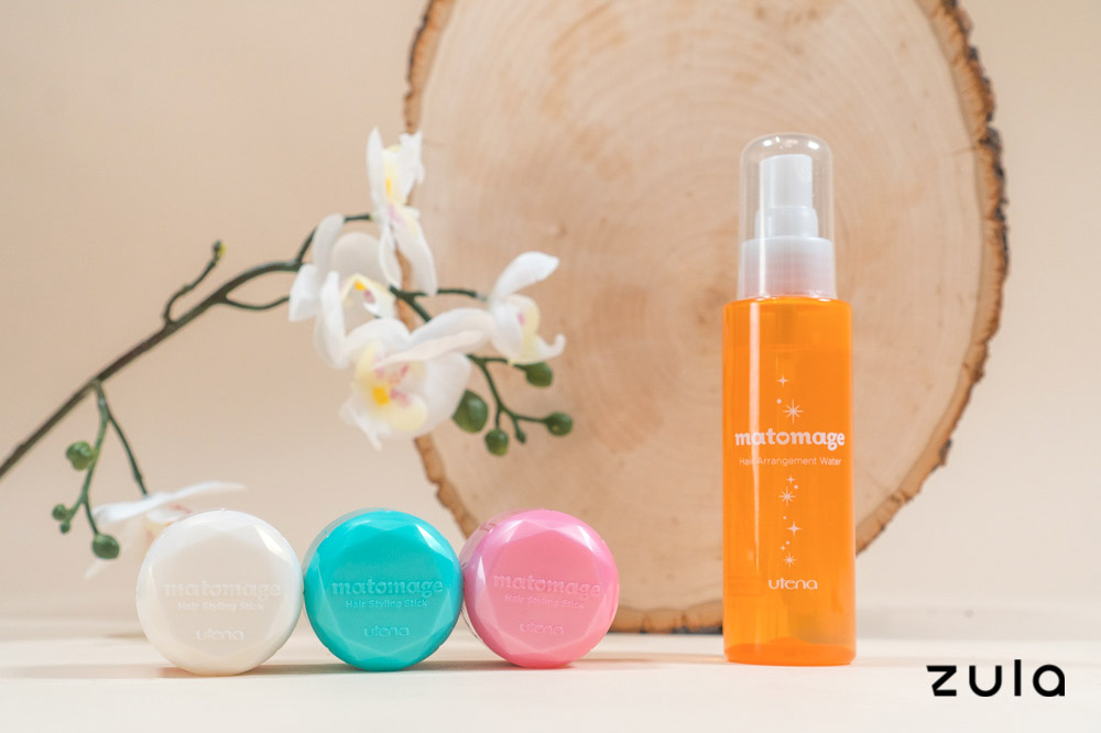 (ขวดส้ม แบบสเปรย์) Matomage Hair Arrangement Water 100mL สเปรย์แต่งผมสูตรน้ำ ที่ไม่ทำให้ผมแข็ง แต่ผมอยู่ทรงดูเป็นธรรมชาติ มีกลิ่นหอมน่ารัก ไม่เหนียวเหนอะหนะ จัดได้ทุกทรงตามต้องการ