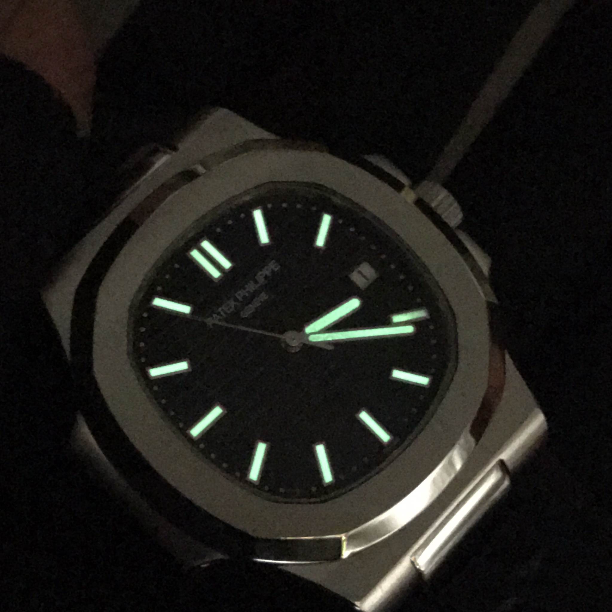 นาฬิกา Patek Philippe รุ่น Nautilus สายหนังสีนํ้าเงิน