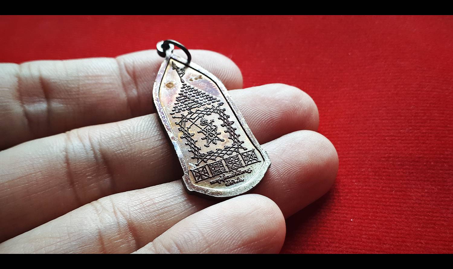 เหรียญบารมีพ่อพระร่วง(พระร่วงกวาดลาน) เนื้อชนวนมหาสะท้อน รมดำ ปี2561 #รับประกันแท้ - (กวาดทุกข์ กวาดโศก กวาดโรค กวาดภัย แคล้วคลาดปลอดภัย วาจาสิทธิ์ ใครคิดไม่ดีสะท้อนกลับหมด)