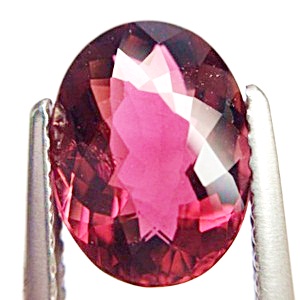 Natural Tourmaline พลอยทัวมาลีน รูปไข่ หนัก 2.29 กะรัต สีชมพูอมม่วง ความสะอาดมองตาเปล่าสะอาดไม่มีตำหนิ ส่องด้วยกล้องขยายสะอาด 90% ไฟดี เจียระไนสวย