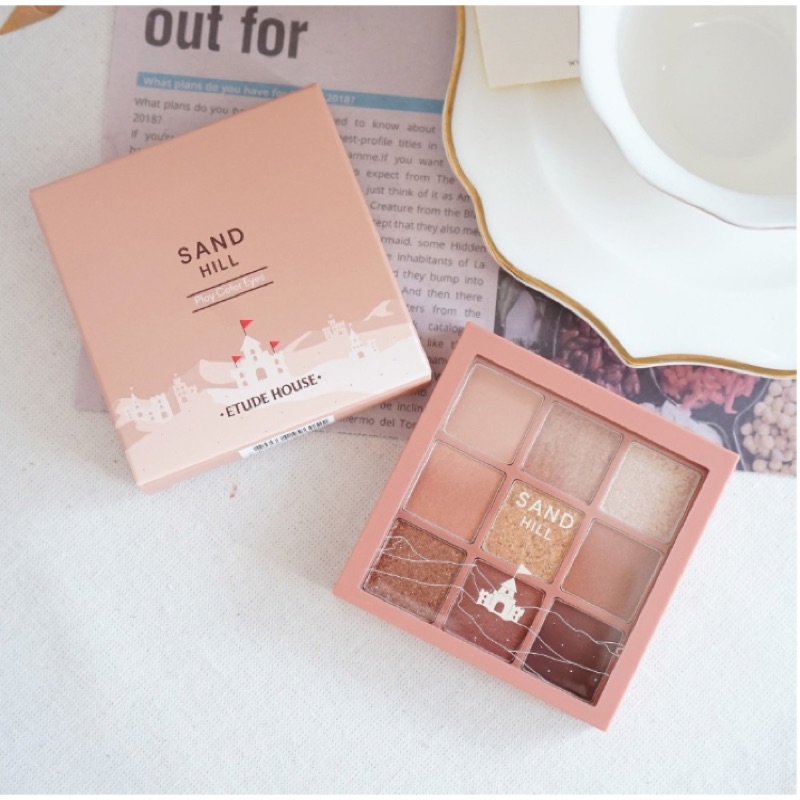 Etude House Play Color Eyes # Sand Hill อายแชโดว์พาเลท บรรจุ 9 เฉดสีสวย ให้บรรยากาศใบไม้เปลี่ยนสี เป็น 9 สีที่ละมุน ผสมกันแล้วนัวสวยสุดๆ ค่ะ