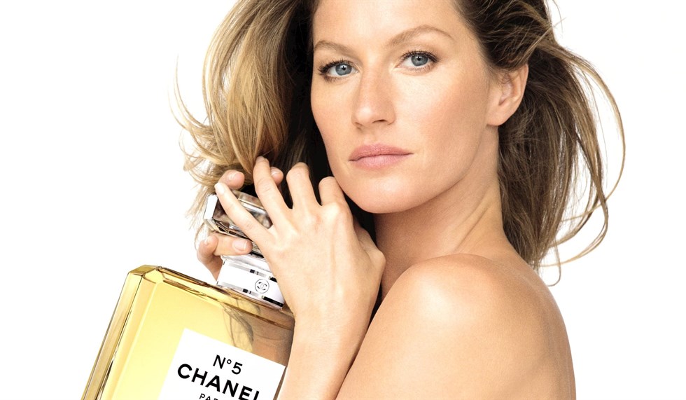 (สินค้าของแท้ ฉลากดิวตี้ฟรี) Chanel No.5 Eau de Parfum 100mL กลิ่นหอมอ่อนโยน ของดอกไม้ที่บ่ง บอกถึงผู้หญิงที่มีเสน่ห์ชวนให้หลงใหล แบบว่าไม่มีวันลืม ด้วยการผสมผสานของดอกไม้นานพันธุ์ ช่วยเพิ่มเสน่ห์ความหอมให้กับคุณ ตราบนานเท่านาน