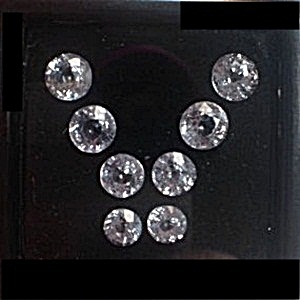 White Sapphire เผาธรรมชาติ พลอยเนื้อแข็งจัดเซท รูปกลม น้ำหนักรวม 3.88 กะรัต จำนวน 4 คู่ สีขาว มีสีฟ้าอ่อนติดไม่เกิน 3%