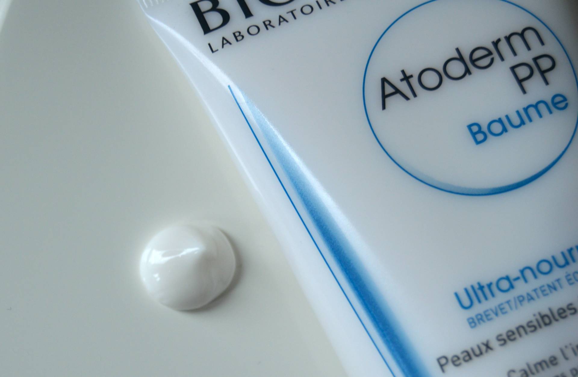 Bioderma Atoderm PP Baume 200mL บาล์มบำรุงผิวสูตรเข้มข้น รักษาอาการแห้งคันระคายเคือง ป้องกันภาวะผิวแห้งกร้านรุนแรง บรรเทาอาการคัน วิตามินพีพีและมอยซ์เจอไรเซอร์ช่วยซ่อมแซมและสร้างความแข็งแรงให้ผิว