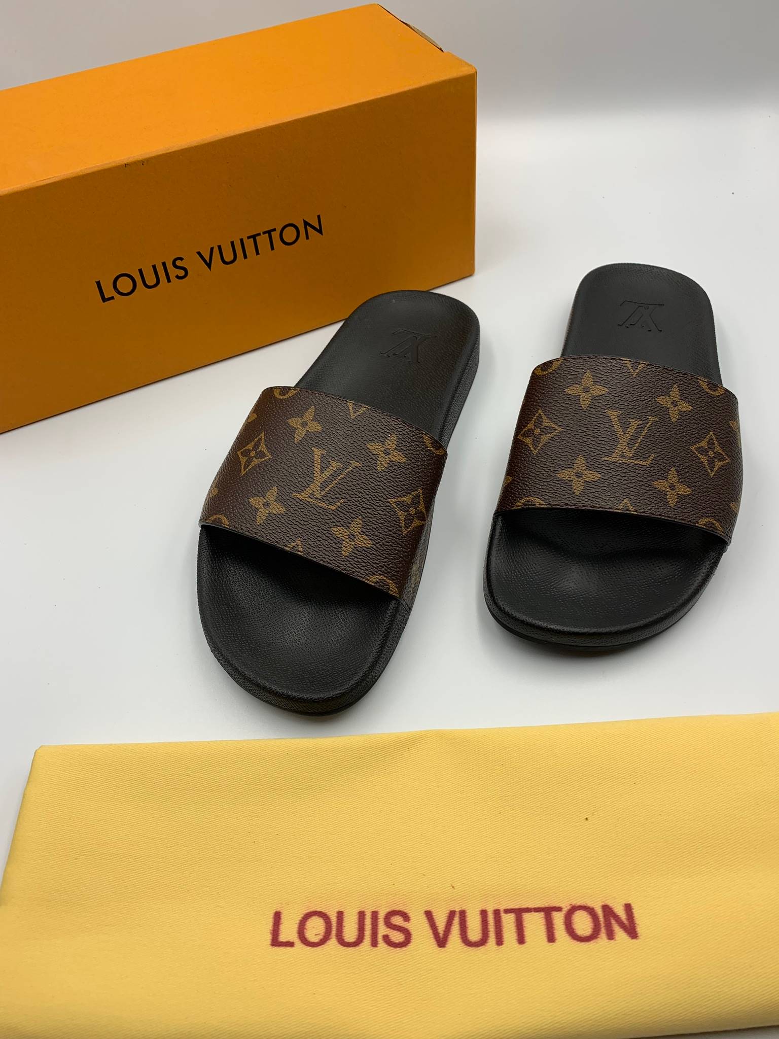 รองเท้าแตะ lv sandal ชาย ลาย monogram size 38-45 สีดำและน้ำตาล