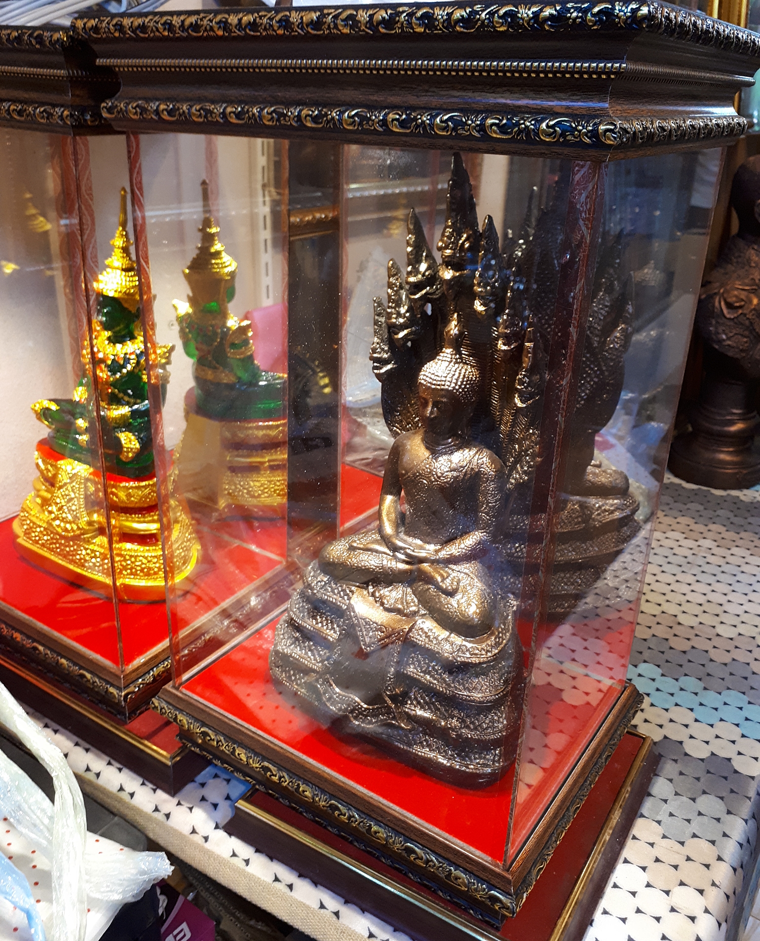 ตู้กระจก แบบมีไฟ ครอบแก้ว ใส่พระพุทธรูป วัตถุมงคล