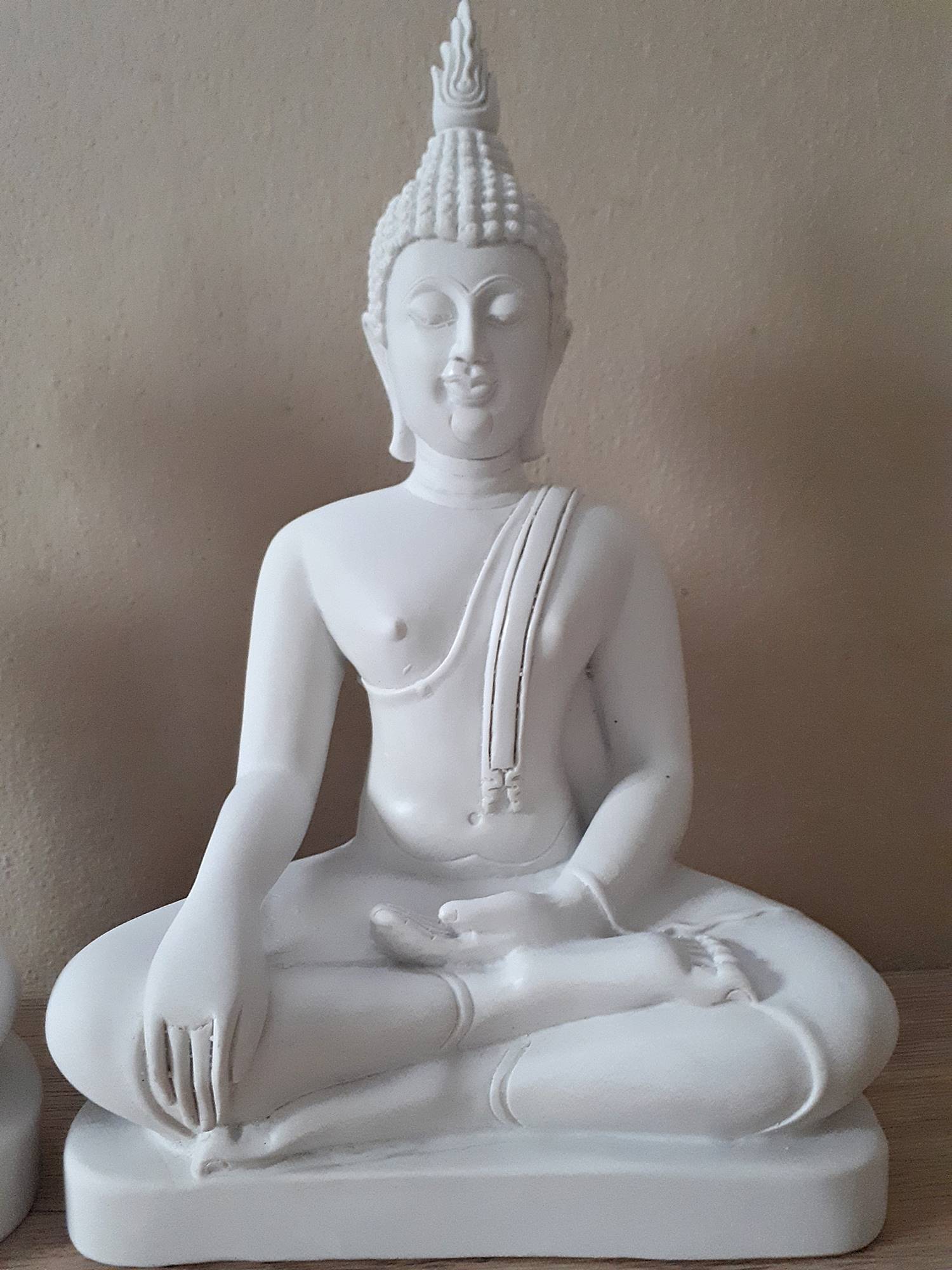 รูปหล่อ พระพุทธรูป เชียงแสนสุโขทัย ปางสมาธิ ปางมารวิชัย เนื้อเรซิ่น สีขาวงา - (หน้าตัก9นิ้ว สูง13.5นิ้ว ลึก5นิ้ว)