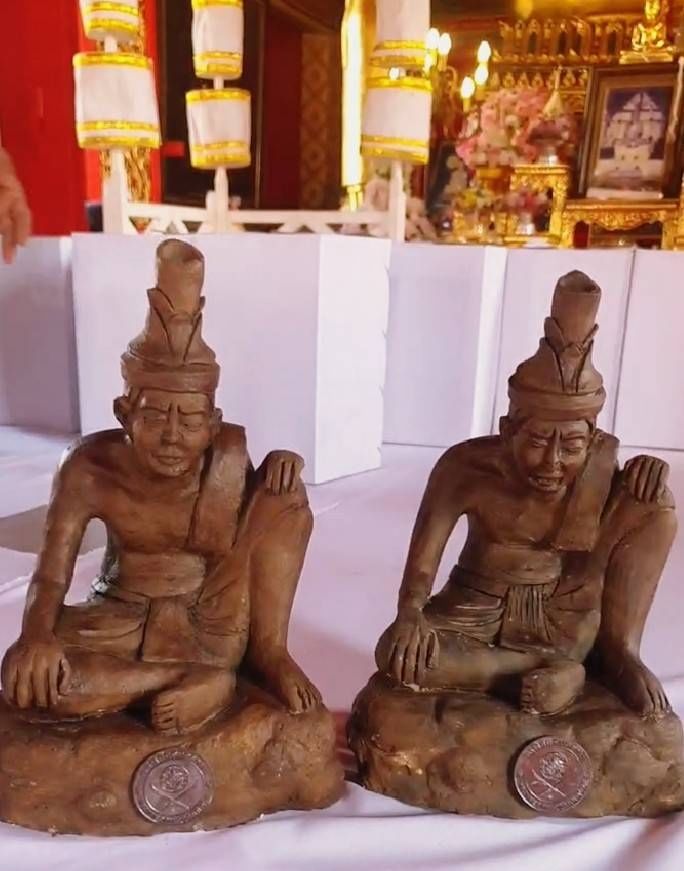 รูปปั้น พ่อปู่ฤาษี นารอท (พ่อแก่) รุ่น2 #รุ่นสุดท้าย พิธีโชคดี เนื้อดินผสมว่าน (ปั้นมือ แบบโบราณ ฐาน7นิ้ว สูง10นิ้ว) จารยันต์ ฐานบรรจุแผ่นยันต์เงิน (จัดสร้าง200ตน) ปี2564 #รับประกันแท้และทัน