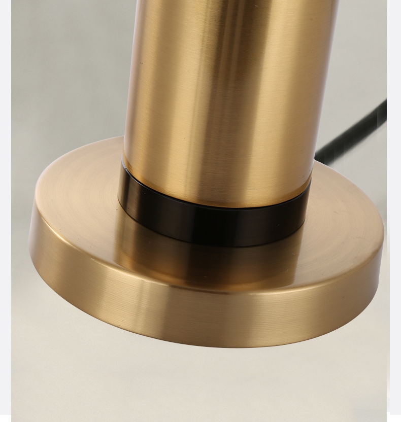 โคมไฟตั้งโต๊ะทรงกระบอกฐานกลมสไตล์โมเดิร์นลักซ์ชัวรี่ สีทูโทนดำ-ทอง [AT296]