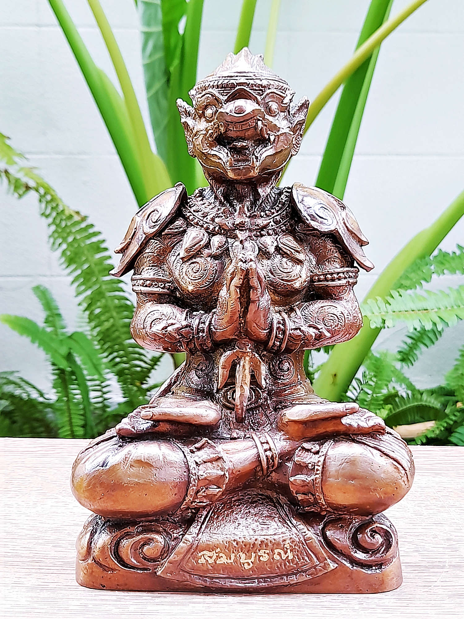 รูปหล่อ หนุมาน ใส่ชุดเกราะ รายมนต์ ถืออาวุธตรีศูล (องค์ใหญ่ขนาดตั้งบูชา หน้าตัก6นิ้ว สูง9นิ้ว) เนื้อทองเหลือง ปี2560 #ปลุกเสกแล้ว #รับประกันแท้