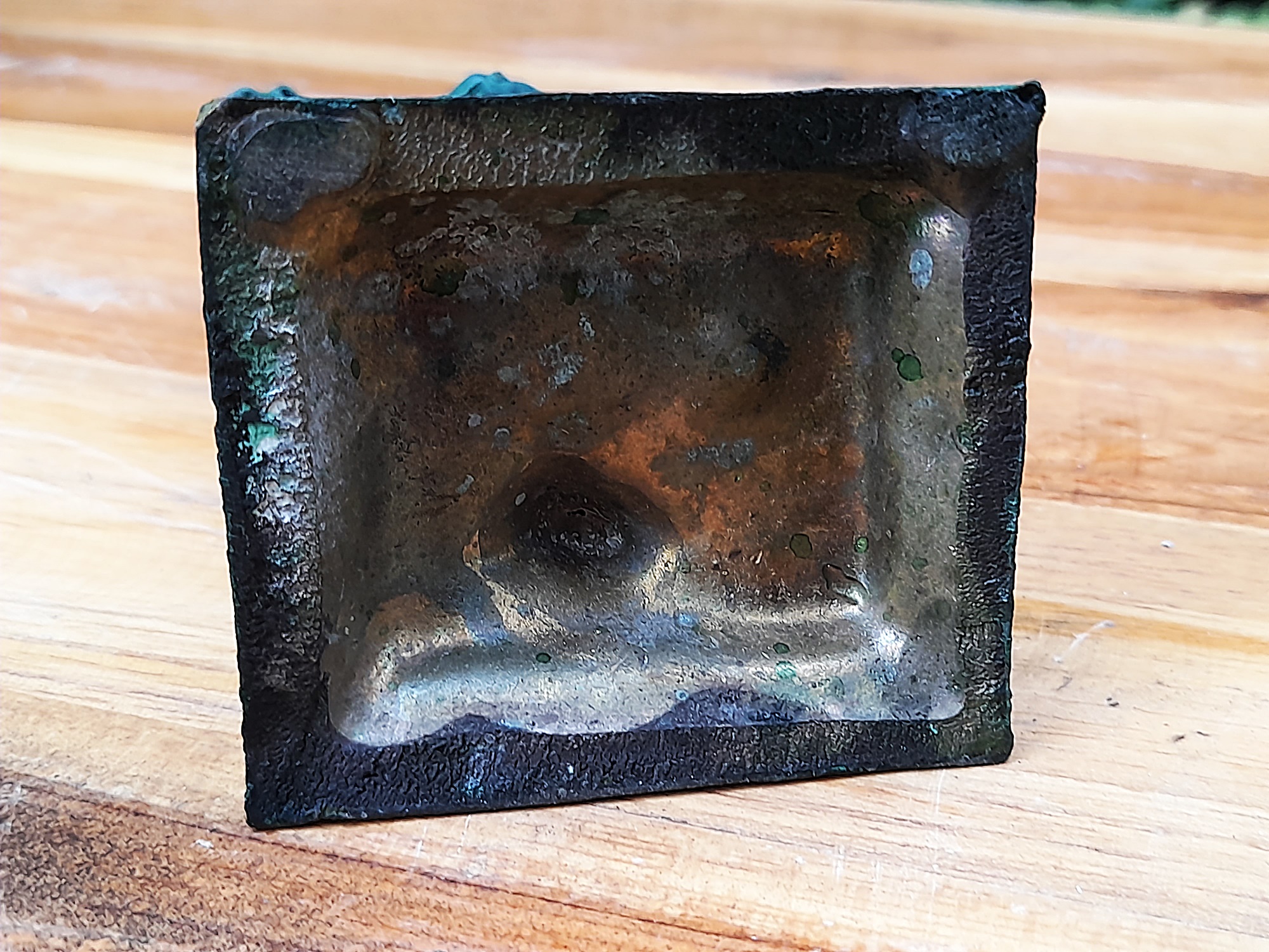 รูปหล่อ ท้าวเวสสุวรรณ 4กร (ร่ม ลูกแก้วมังกร ตะบอง) 3ขา เหรียบหีบสมบัติ คุมทรัพย์ เนื้อทองเหลือง สีเขียวเหนียวทรัพย์ ปี2555 #รับประกันแท้