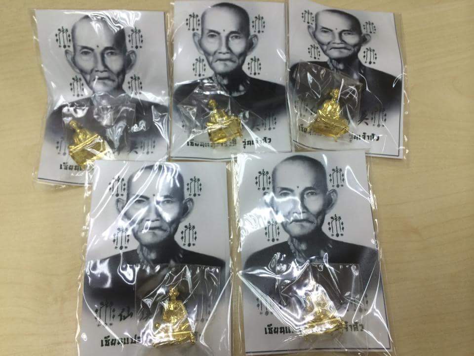 รูปหล่อ อาแปะ เซียนแปะ วัดศาลเจ้า เนื้อกะไหล่ทอง (พร้อมรูป ขนาดห้อยคอ) รุ่นเจ้าสัว ปี2560 - ครูบากฤษณะ ปลุกเสก