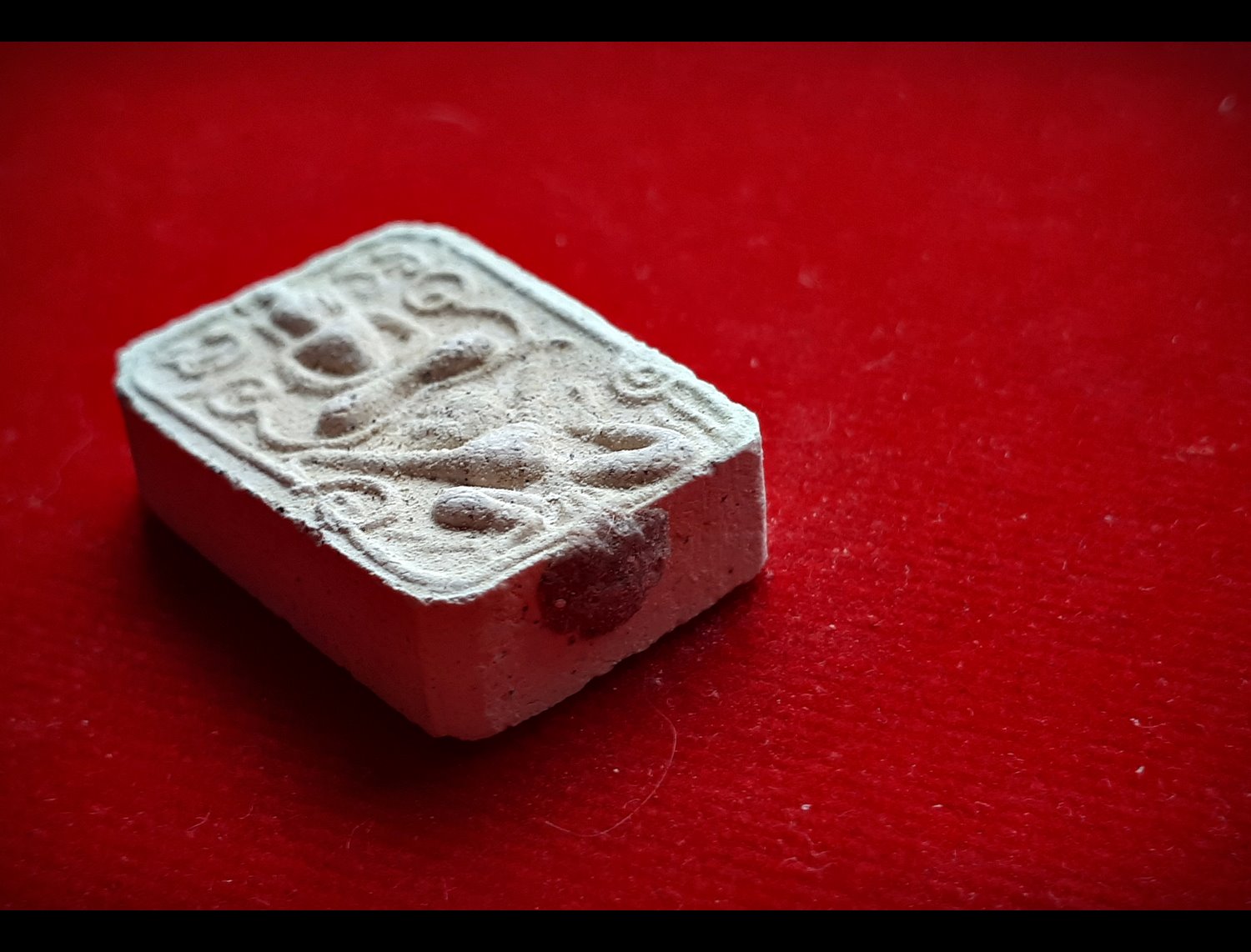 พระพิมพ์ประทับหนุมาน มวลสาร เกศา หลวงพ่อกวย