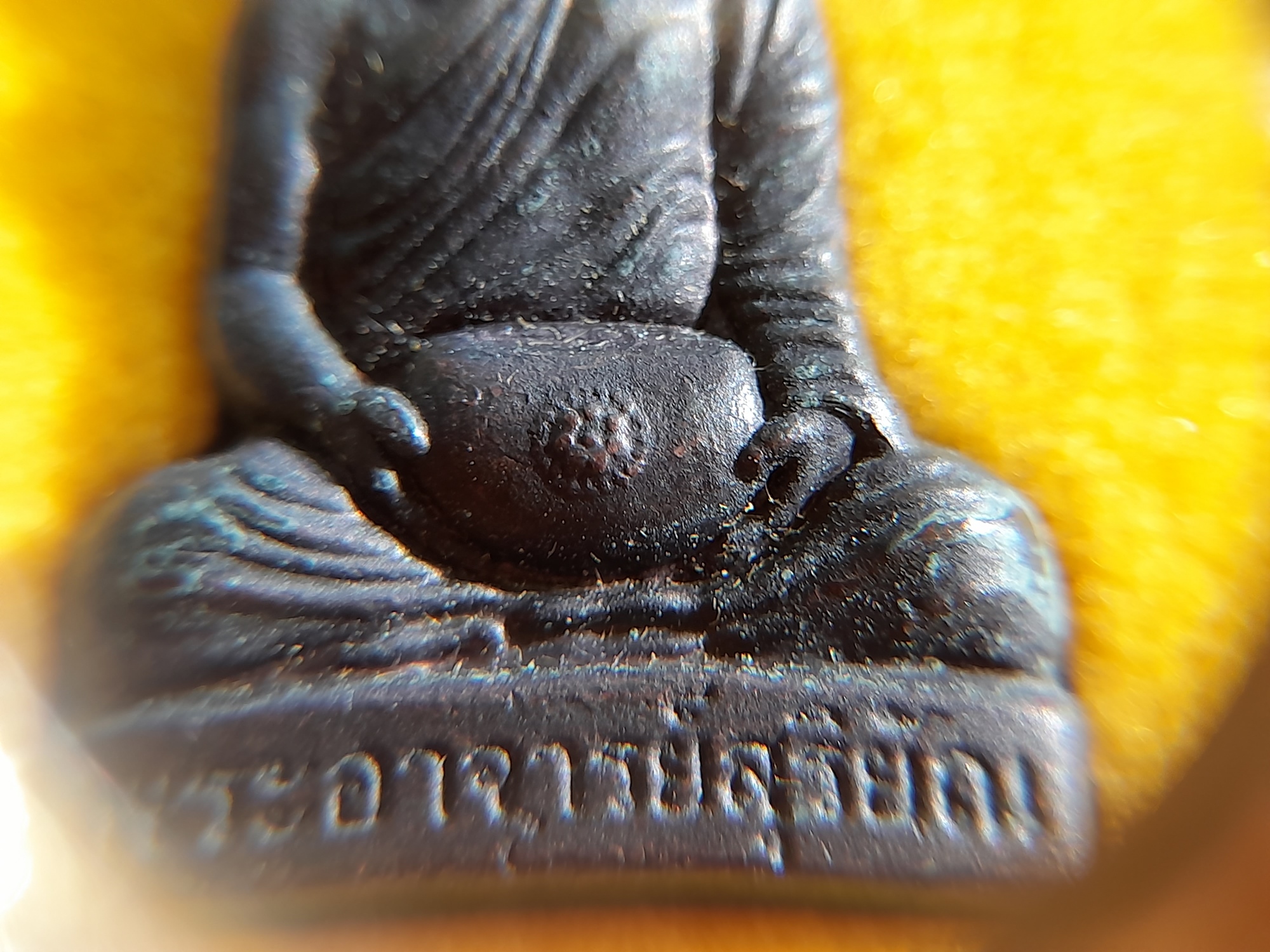 รูปหล่อ อุ้มบาตร มหาลาภ เนื้อทองแดง (ขนาดห้อยคอ) ปี2557 #รับประกันแท้ - พระอาจารย์สุริยัณ วัดป่าฉัพพรรณรังสี จ.ชัยภูมิ