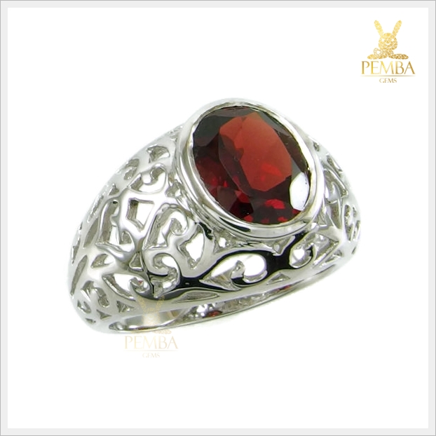 แหวนโกเมนแท้ เงินแท้ ชุบทองคำขาว ฉลุลายอย่างสวยงาม ใส่เสริมอำนาจบารมี