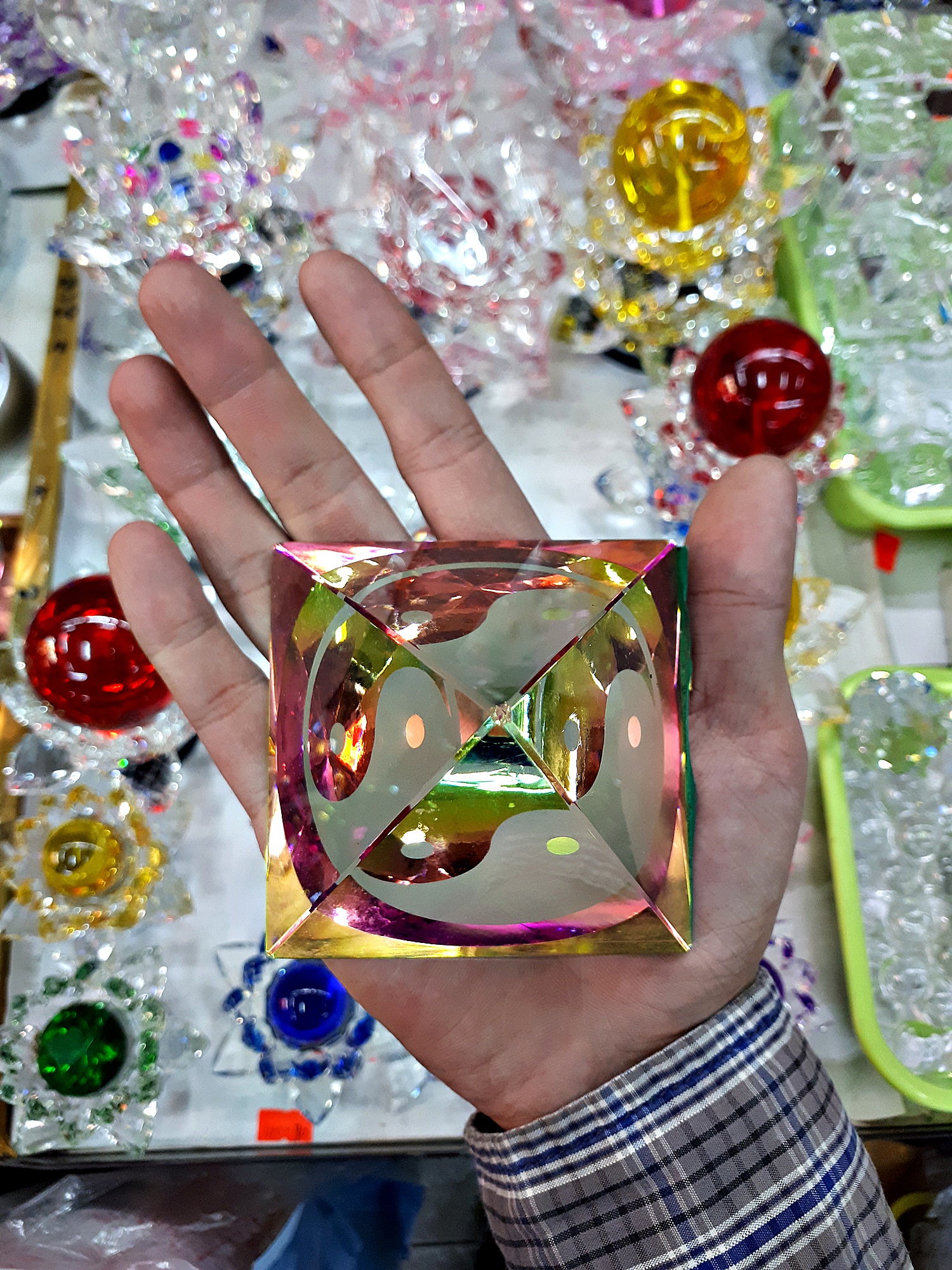 แก้ว พีระมิด สามเหลี่ยม ลาย หยินหยาง ปรับเสริม ฮวงจุ้ย