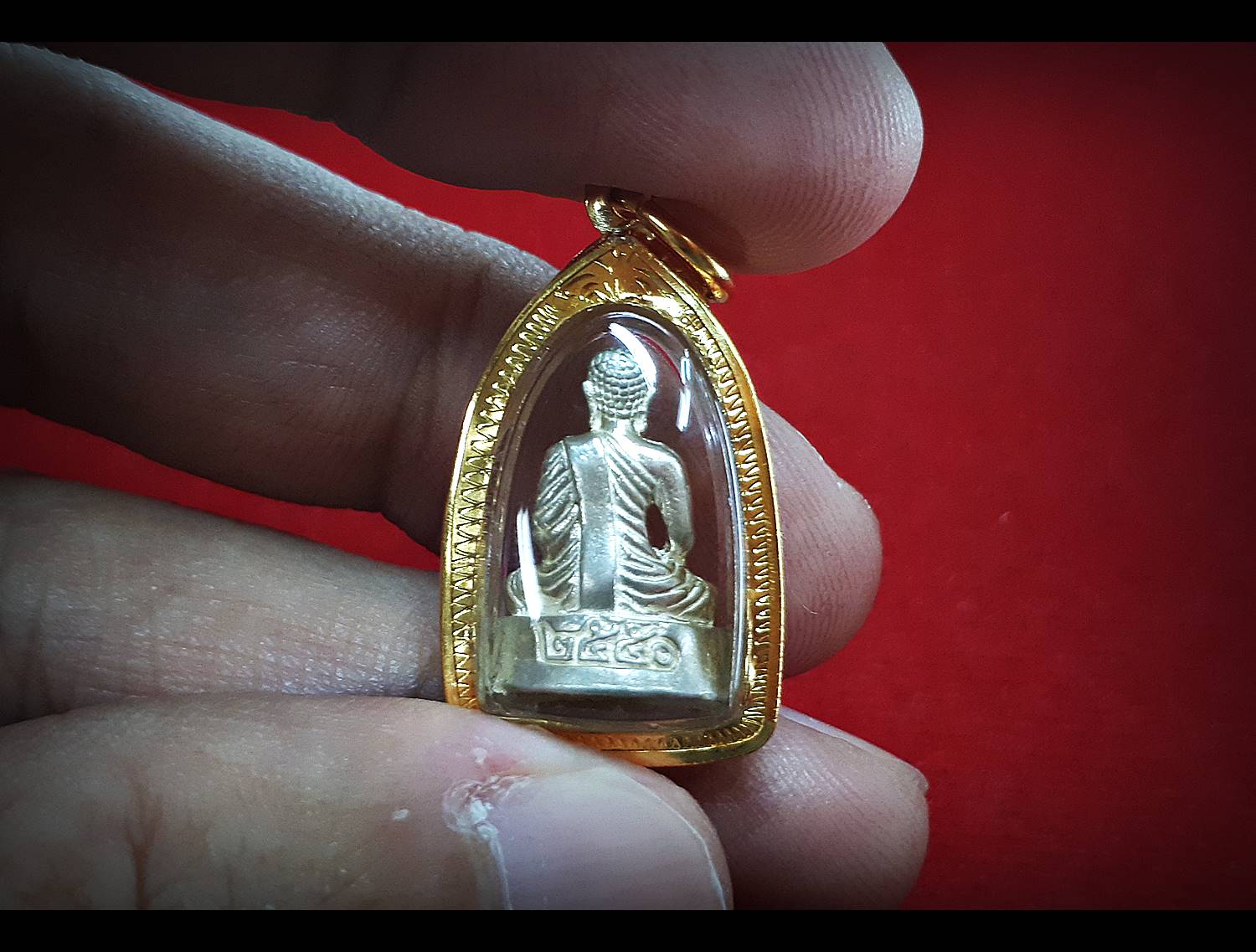 รูปหล่อ พระปัจเจกพระพุทธเจ้า เนื้อเงินแท้ รุ่นแรก ปี2550 (ขนาด ห้อยคอ ลอยองค์ 1ซม เลี่ยมกันน้ำ พร้อมกรอบทองคำแท้ ) - หลวงพ่อเล็ก วัดท่าขนุน