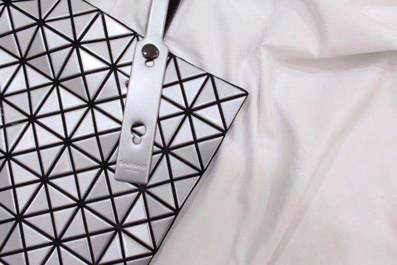 พร้อมส่ง กระเป๋า issey 10*10 มีหลายสี สอบถามได้ค่ะ