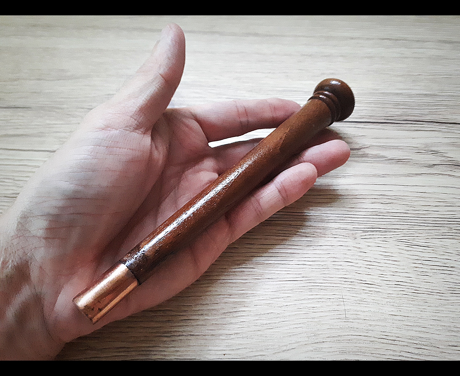 ไม้ครู (ทำจากเนื้อไม้คานโบสถ์ วัดพระพุทธบาท จ.สระบุรี) - (อานุภาพ มหาอำนาจคุมบริวาร อีกทั้งลาภและความเจริญ ด้วยจากบารมีครู) ยาว7นิ้ว