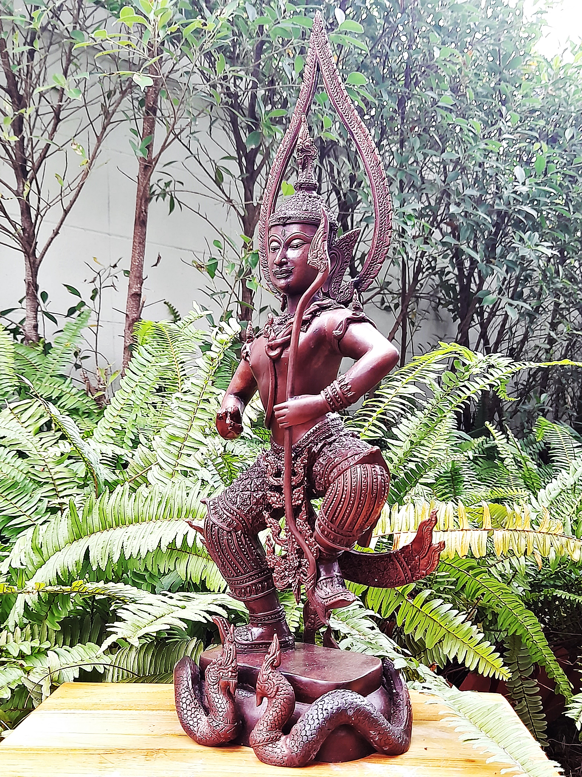 รูปหล่อ ท้าววิรูปักษ์ (อาวุธประจำกาย คันศรพญานาค+สังวารพญานาค ) ยืนประทับพญานาค (ผู้ปกครองและเป็นใหญ่ในเหล่าพญานาค มีบริวารเป็นเหล่าพญานาค) - (เทวดาระดับสูงชั้นจาตุมหาราชิกา มีตำแหน่งเป็น1ใน4 ของท้าวมหาราช) เนื้อทองเหลือง ผิวน้ำตาลเข้ม (ขนาดใหญ่ตั้งบูชา ส