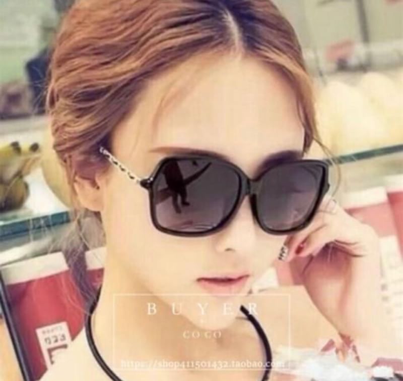 แว่นกันแดด cn ทรงเหลี่ยมขาโซ่