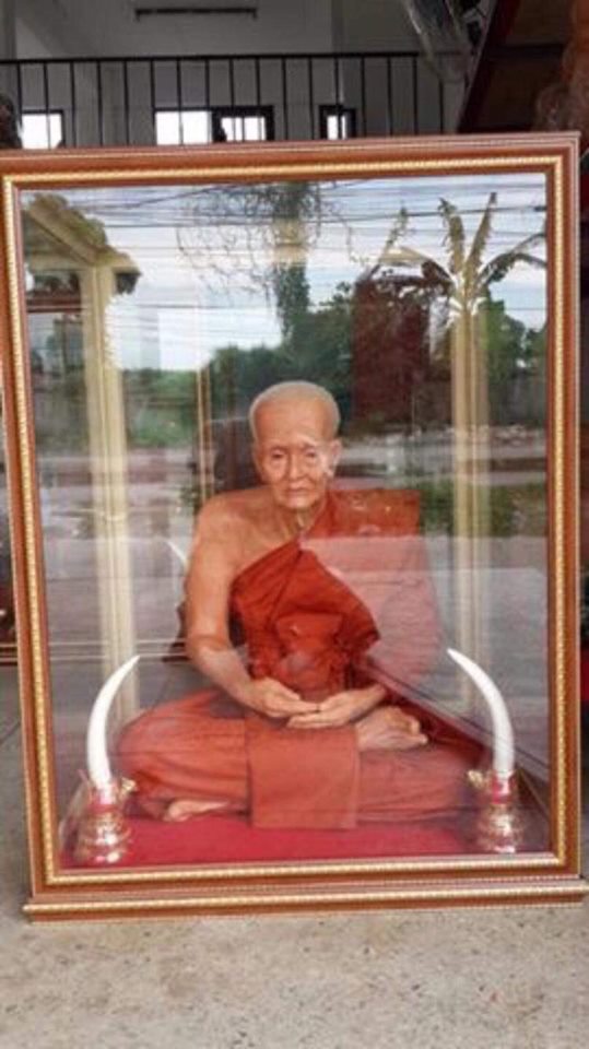 ตู้กระจก ตู้ครอบพระ ตู้ใส่พระ ขนาดใหญ่ (งานสั่งทำ) (ขายปลีก ขายส่ง) (พระ องค์ขนาดใหญ่ 30นิ้ว) (ตู้ขนาด สูง50นิ้ว กว้าง38นิ้ว))