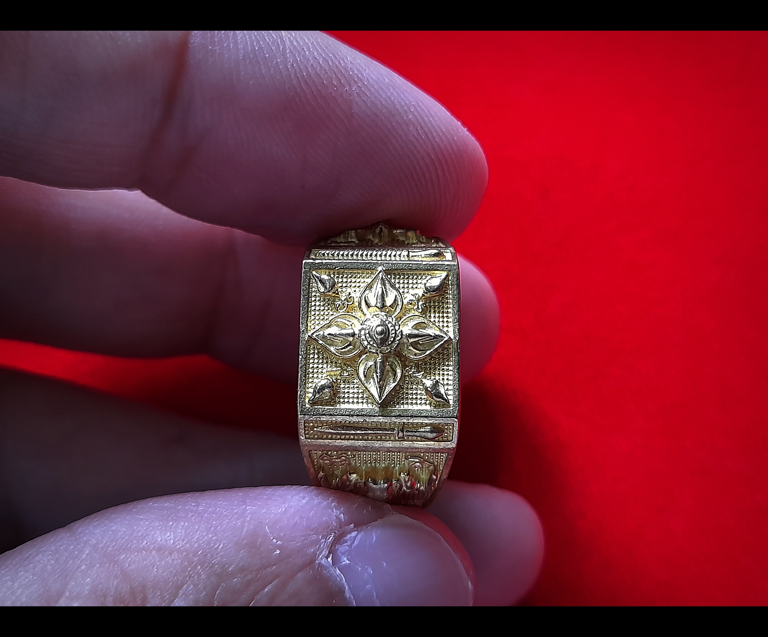 แหวน ศาสตราปกาศิต (เทพศาสตราวุธ นพคุณ หนุนดวง ๙มงคล) (#พระขรรค์ #กระบองท้าวเวสสุวรรณ #วชิราวุธพระอินทร์ #ดวงตาพยายม #พระสังข์ #ช้างเอราวัณ #พญาครุฑ) เนื้อทองเหลือง ปี2565 #รับประกันแท้ - พระอาจารย์เอราวัณ